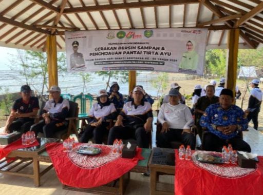 Jaga Kelestarian Wilayah Pantai, Kejaksaan Negeri Indramayu Lakukan Gerakan Bersih Pantai dan Penghijauan